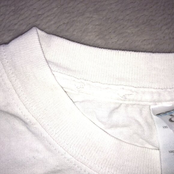 Gildan Men's T-Shirt Medium Friends of The Dragon Art Fair Graphic Tee White - Picture 7 of 11